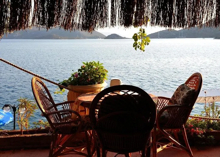 Dolphin Szálloda 3*