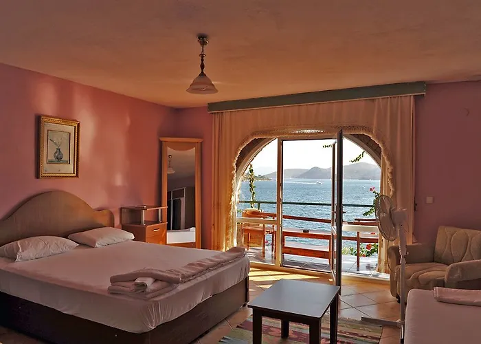 Dolphin Szálloda 3*